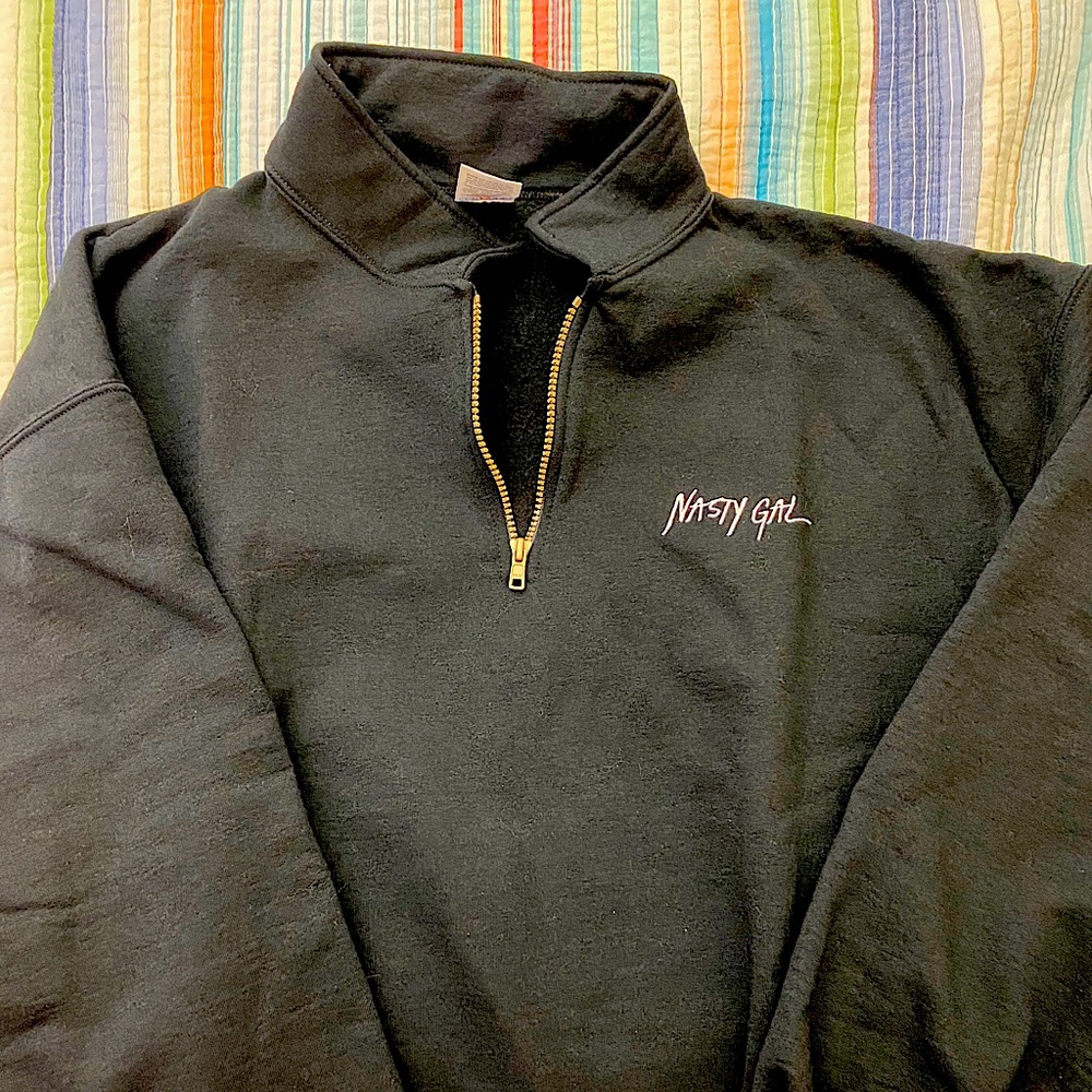 Men’s 2XL Blk 3/4 zip sweatshirt w Nasty Gal logo